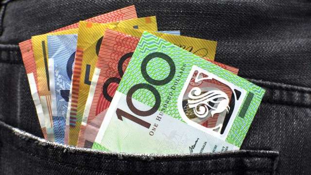 澳元華麗轉身！鷹派央行撐腰 可望創10年來罕見年漲。(圖:shutterstock)