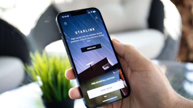 古爾曼:蘋果計畫為iPhone推出多項衛星驅動新功能。(圖:Shutterstock)