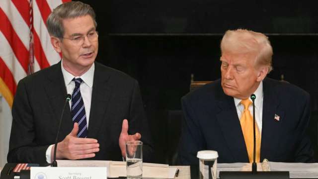 川普提出2000美元關稅「紅利」 財政部長貝森特暗示可能透過減稅達成(圖:shutterstock)