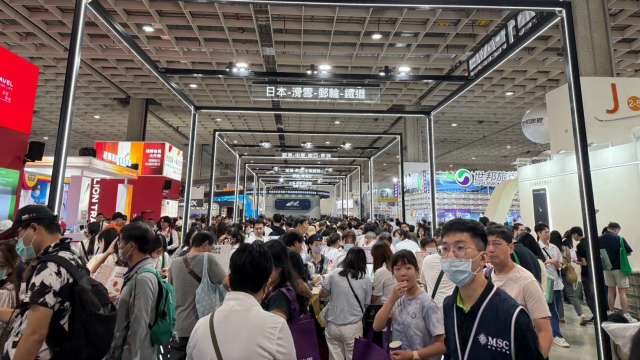 旅展現場人潮爆滿。(圖：雄獅提供)