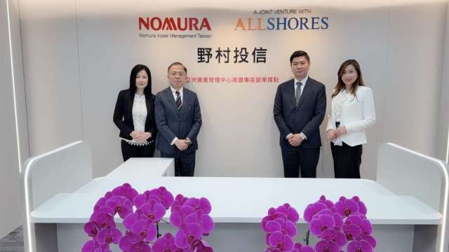 野村投信正式進駐亞洲資產高雄專區，開啟與各金融機構的合作。左起野村投信通路暨零售事業處副總蔣宏懿、處長/資深副總陳又本、副總周柏辰、高雄分公司主管暨業務副總黃眇滋。