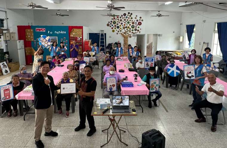 防詐必先識詐，元大人壽深入社區與校園，將防詐知識推廣至一般民眾，走入原鄉部落更以原住民語分享新型態詐騙手法。 元大人壽提供