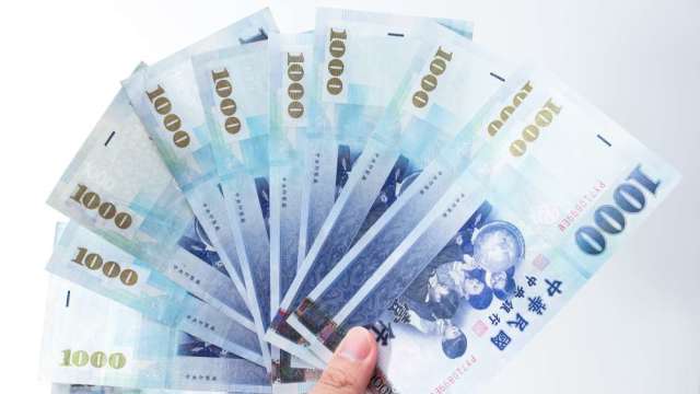 1萬到帳了!你領到沒?11/10前已預登成功、領津貼者 普發現金今天直接入帳。(圖:shutterstock)