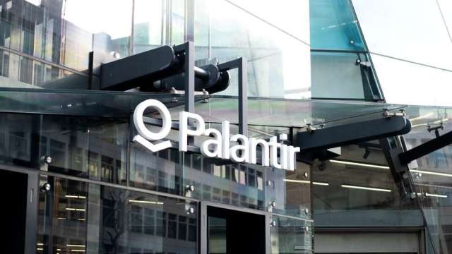 先忘了馬斯克與奧特曼吧!這場「新對決」正撼動商界。(圖:shutterstock)