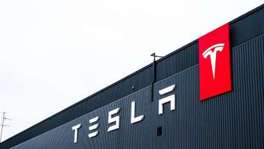 馬斯克衝刺機器人大軍與Robotaxi！特斯拉AI主管發動員令要員工備戰「最艱難的2026」 | 鉅亨網 - 美股雷達