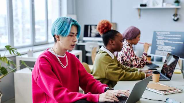 AI寫程式工具新創Cursor完成23億美元募資,估值達293億美元。(圖:Shutterstock)