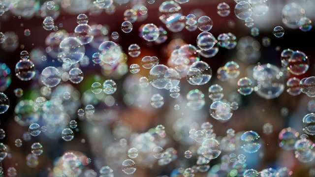 CoreWeave遭點名「AI泡沫核心」股價暴跌逾8% (圖：shutterstock)