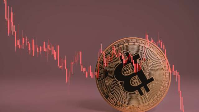 幣圈慌了！恐慌指數跌到15點 比特幣將複製二月暴跌25%？分析師突喊：別急（圖：Shutterstock）