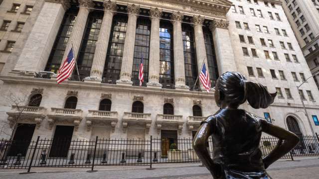 華爾街正以低價收購退稅債權，賭最高法院判川普越權，但成功機率仍充滿問號。(圖:Shutterstock)