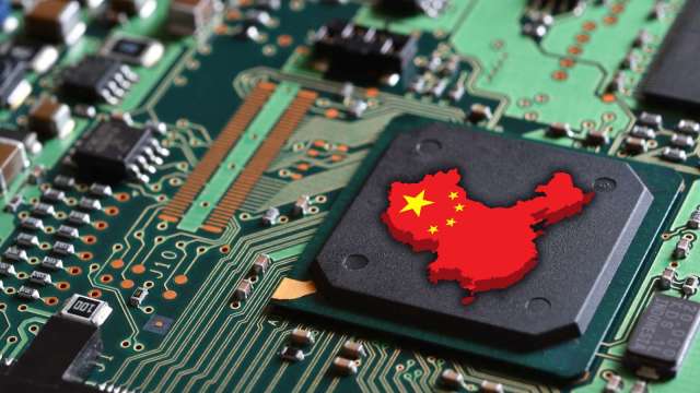 美國對中國實施晶片禁運產生反效果！Wired主編警告： 封鎖自己、加速中國發展。(圖：Shutterstock)