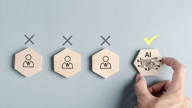 美科技巨頭裁員潮敲警鐘!中國大廠高薪搶AI人才跟過度擴張 將難逃踩雷命運?(圖:Shutterstock)