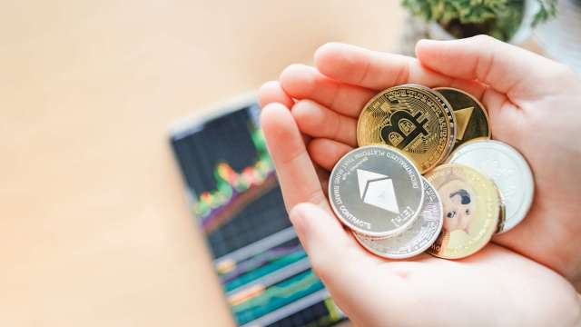 比特幣崩跌 Bitfinex分析師:短期拋售壓力將耗盡 局部反彈條件已具備(圖:shutterstock)