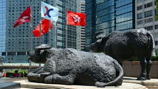 市場情緒低迷 恒指下跌1.72% 失守26000點(圖:shutterstock)