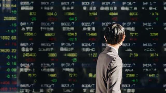 〈日股盤後〉外交衝突+科技股賣壓 日經指數狂瀉逾1620點跌破5萬大關。(圖:shutterstock)