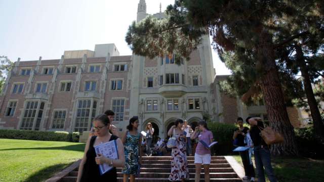 牛津教授Eynon主張AI教育應培養批判思考，教導學生質疑演算法偏見。(圖:Reuters/TPG)