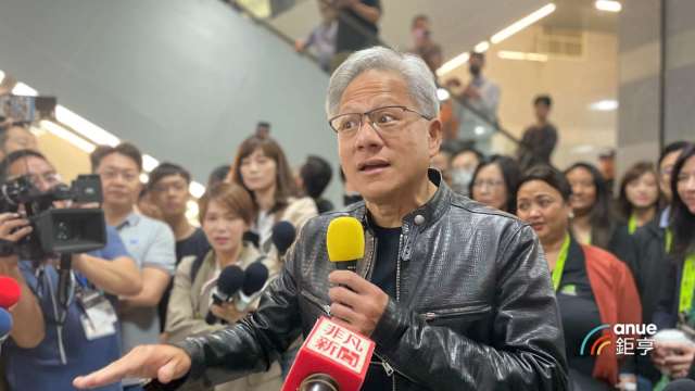 輝達黃仁勳稱「AI業務非常強勁」，電子五哥齊走揚。(鉅亨網資料照)