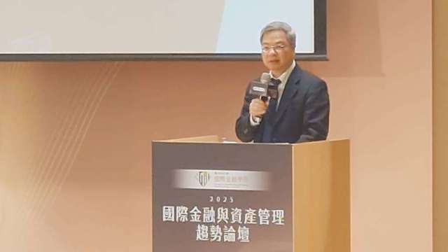 駁「台灣病」龔明鑫強調：台灣經濟沒有病！呼籲金融業投資國內建設與海外佈局。（鉅亨網記者張韶雯攝）