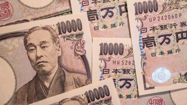 日元貶太兇 日本央行委員暗示12月將升息。(圖:shutterstock)