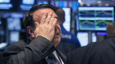 Fed降息預期驟降、輝達漲勢熄火！美股主要指數盤中全數翻黑