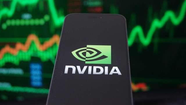 輝達財報重點回顧：泡沫說法、5000億美元預測、中國訂單、分析師點評 (圖：shutterstock)