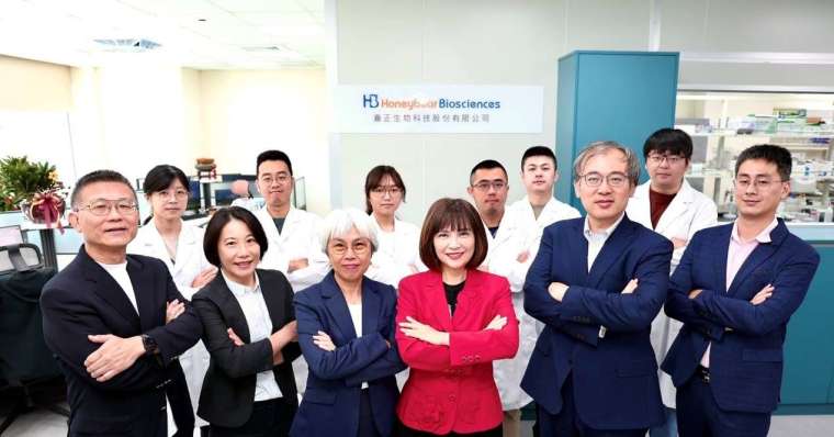 專注創新的嘉正生技團隊全體合影 (攝於其位於國家生技園區之公司辦公室)