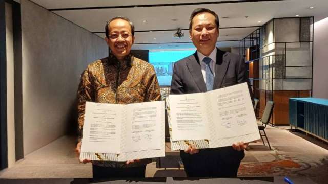 駐印尼台北經濟貿易代表處洪振榮(右)、駐台北印尼經濟貿易代表處代表Arif Sulistiyo。(圖:經濟部提供)