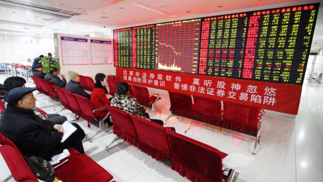 〈陸股盤後〉創業板指挫跌逾4% 滬指二連黑 失守3900點大關（圖：Shutterstock）