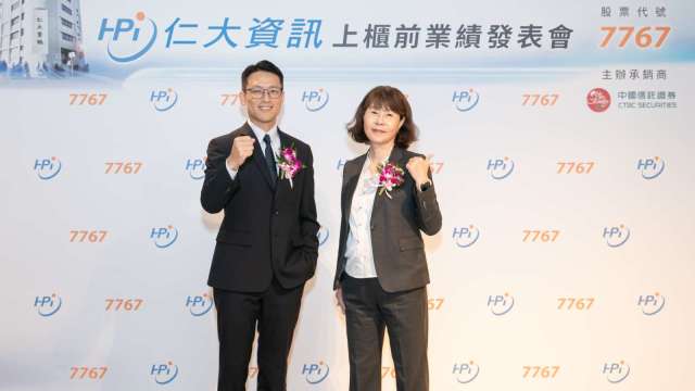 仁大資訊董事長林士茵(右)。(圖：仁大資訊提供)