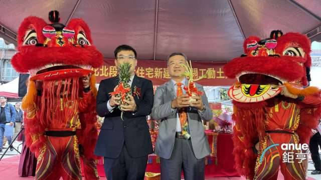 邑城建設董事長簡榮坤(右)及總經理許淵勝。(鉅亨網記者張欽發攝)