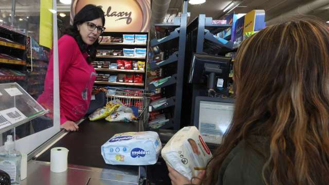 失業焦慮＋荷包縮水！美11月密大消費者信心跌近歷史低點(圖：REUTERS/TPG)
