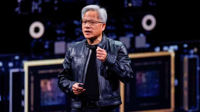 輝達黃仁勳抱怨股價下滑：市場沒有賞識我們的成長。(圖：Shutterstock)