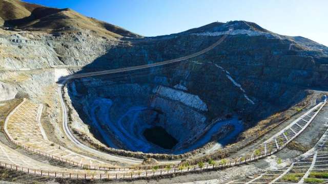 6美元飆到320美元！關鍵稀土「釔」被中國掐住 全球面臨斷鏈危機。(圖:shutterstock)