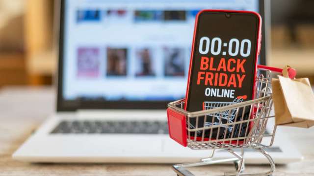 德勤:美國假日消費降級 「黑五」預算縮水4% K型分化加劇(圖:shutterstock)