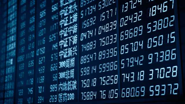 美國宣布將部分對華關稅豁免期延長至明年11月，三大指數漲跌互見。（圖：Shutterstock）