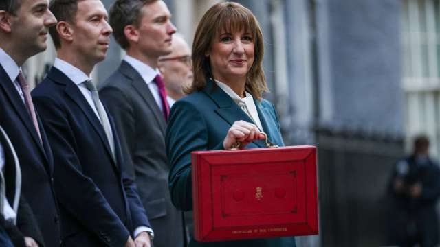 英國公布預算案：財政大臣里夫斯推260億英鎊加稅、OBR誤洩資料成焦點(圖：REUTERS/TPG)