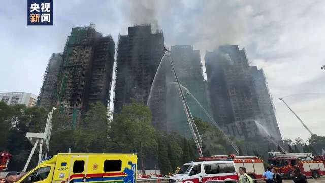 香港大埔五級惡火，75人遇難。（圖：央視）