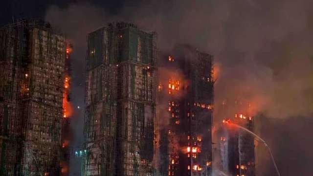 即使遠在19公里外的深圳皇崗口岸，也能聞到空氣中彌漫的焦糊氣味。（圖：澎湃新聞）