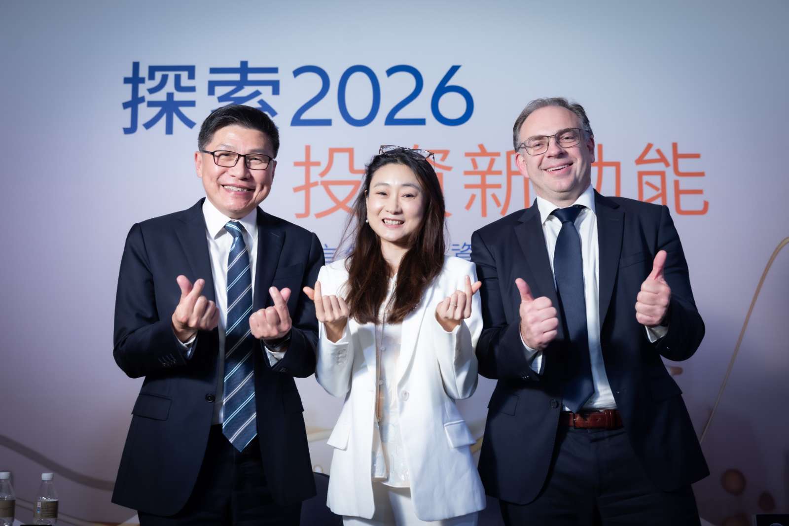 左至右，安聯投信投資長張惟閔、安聯環球投資固定收益首席總監Jenny Zeng、安聯環球投資全球股票首席投資總監Michael Heldmann 