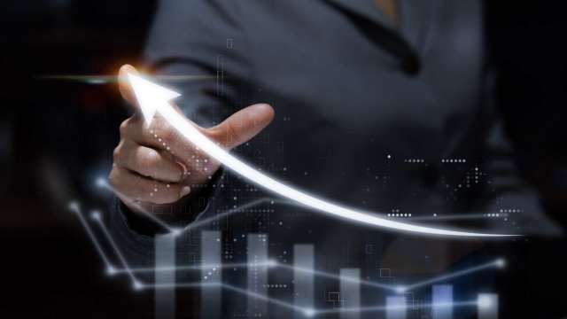 【量大強漲股整理】櫃買出現五連紅走勢，加權指數有望挑戰三萬點?指標看甚麼?(圖:shutterstock)