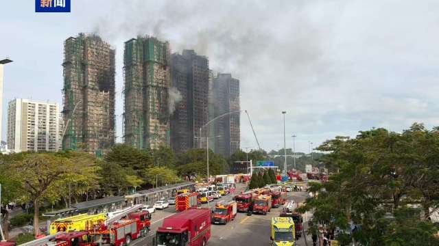 今起至12/1全港降半旗哀悼大埔火災罹難者。（圖：央視）