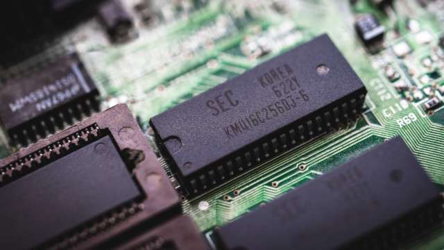 晶片大戰自家開打！傳三星半導體部門以盈利為先 拒跟Galaxy手機部門簽DRAM長約（圖：Shutterstock）
