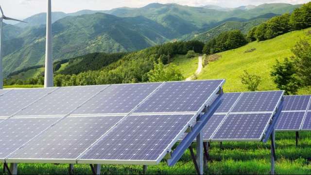 綠能不再「綠燈」直行?光電開發9大環評「紅線」出爐 產業恐迎3大衝擊。(圖: shutterstock)