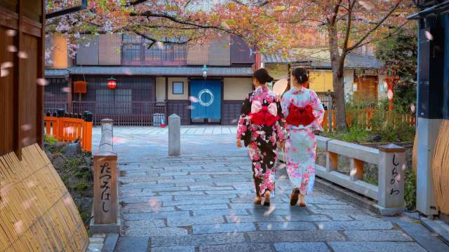 中國遊客赴日酒店預訂量猛降50%。（圖：Shutterstock）