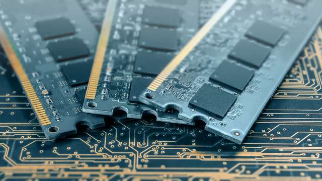 全球記憶體危機爆發！史詩級晶片荒來襲 廠商喊始料未及：手機、筆電恐迎新一波漲價潮（圖：Shutterstock）