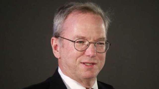 前Google執行長施密特表示,AI真正的變革在於自動化企業內部流程。(圖:Shutterstock)