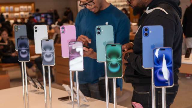 蘋果iPhone 17 Pro殺入美國職業足球大聯盟賽事直播。(圖:Shutterstock)