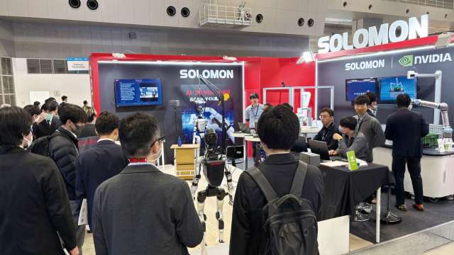 所羅門展人形機器人 全球首創全流程自主操作。(圖:所羅門提供)