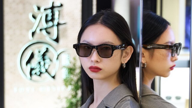 宏達電攜手電信商1O1O、csl、SmarTone與溥儀眼鏡 宣布VIVE Eagle今日於香港正式開賣。(圖:宏達電提供)