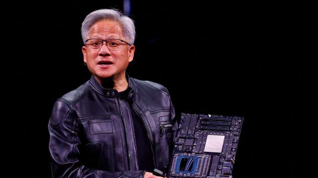 黃仁勳強調:人類不會輸給AI失業,只會輸給懂得使用AI的人。(圖:Reuters/TPG)
