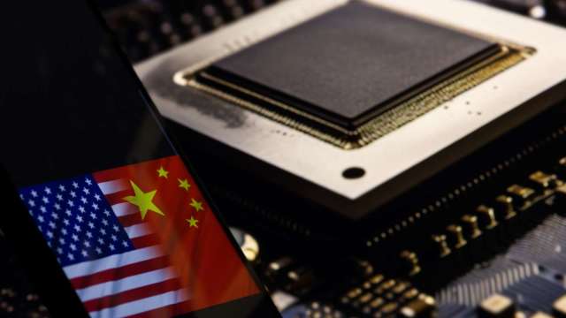 美國參議員提出法案,阻止川普政府放寬對中國AI晶片的銷售限制(圖:Shutterstock)